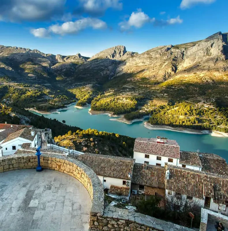 Alicante-ból: Guadalest, Altea és jegy az Algar-vízesésekhez – programajánló Costa Blanca környékén