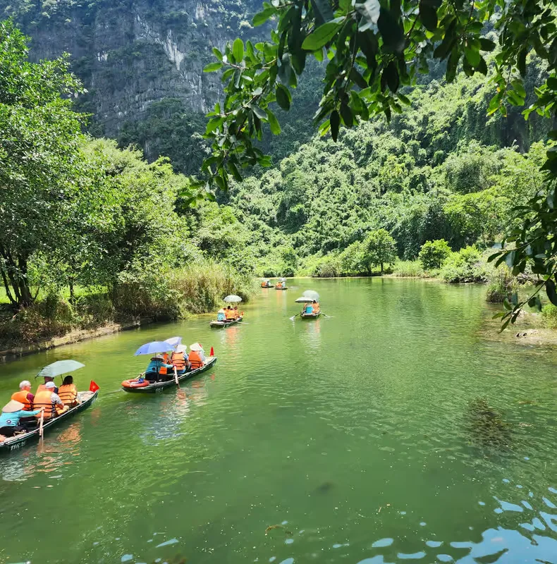 Hanoi: Ninh Binh, Bai Dinh/Hoa Lu, Trang An és Mua-barlang túra – programajánló Hanoi környékén