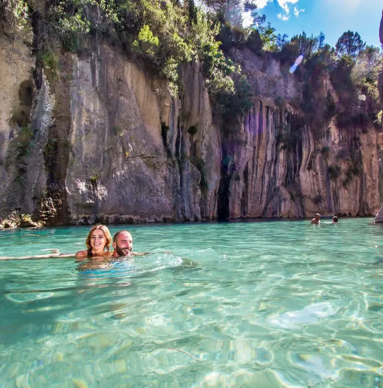 Valenciából: Montanejos termálfürdők + rafting, kajak, túrázás – programajánló Valencia környékén