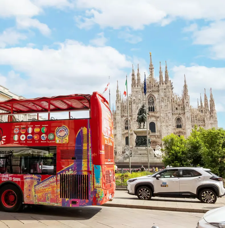 Milánó: Hop-On Hop-Off busz hangos idegenvezetővel. – programajánló Milánó környékén