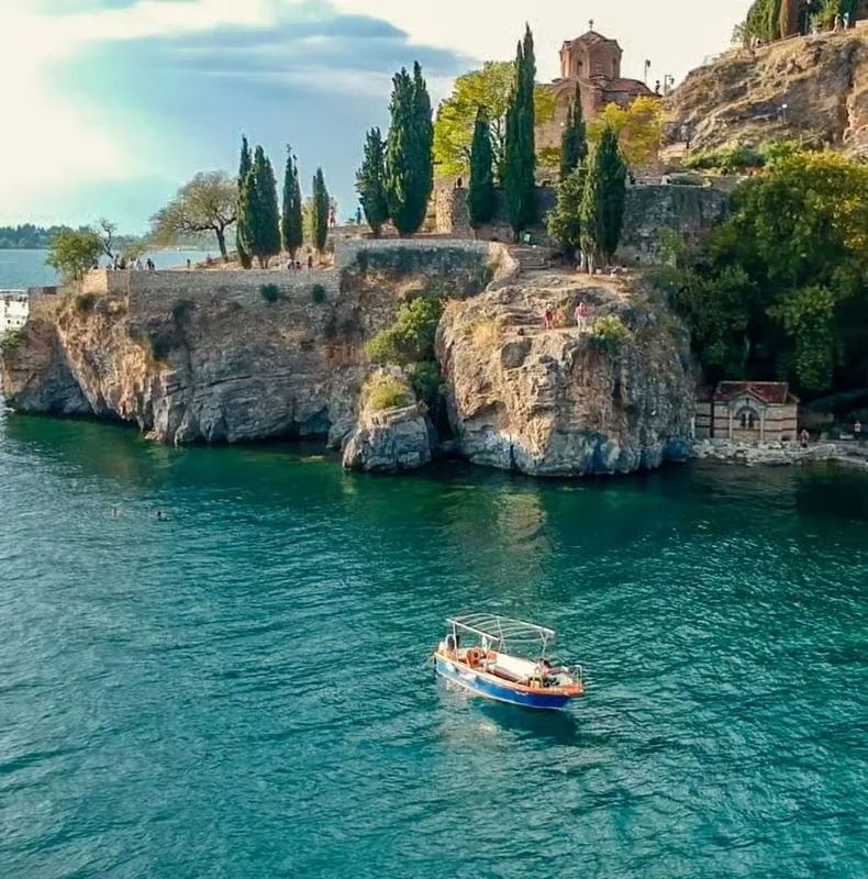 Ohrid: panorámás hajókirándulás az óvárosban és Tito rezidenciája – programajánló Ohridi-tó környékén