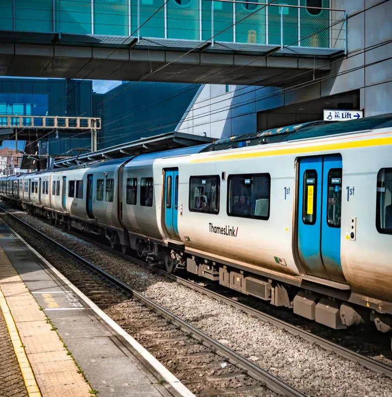 Expresszvonatos transzfer a lutoni repülőtérre és onnan – transzfer szolgáltatás London úti célnál